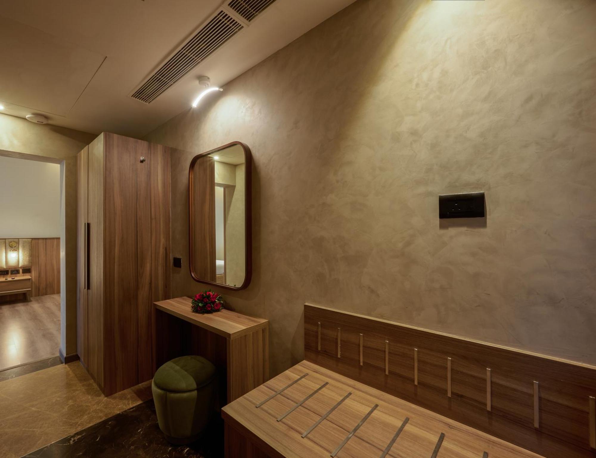 Flora Suite with complimentary airport transfers
