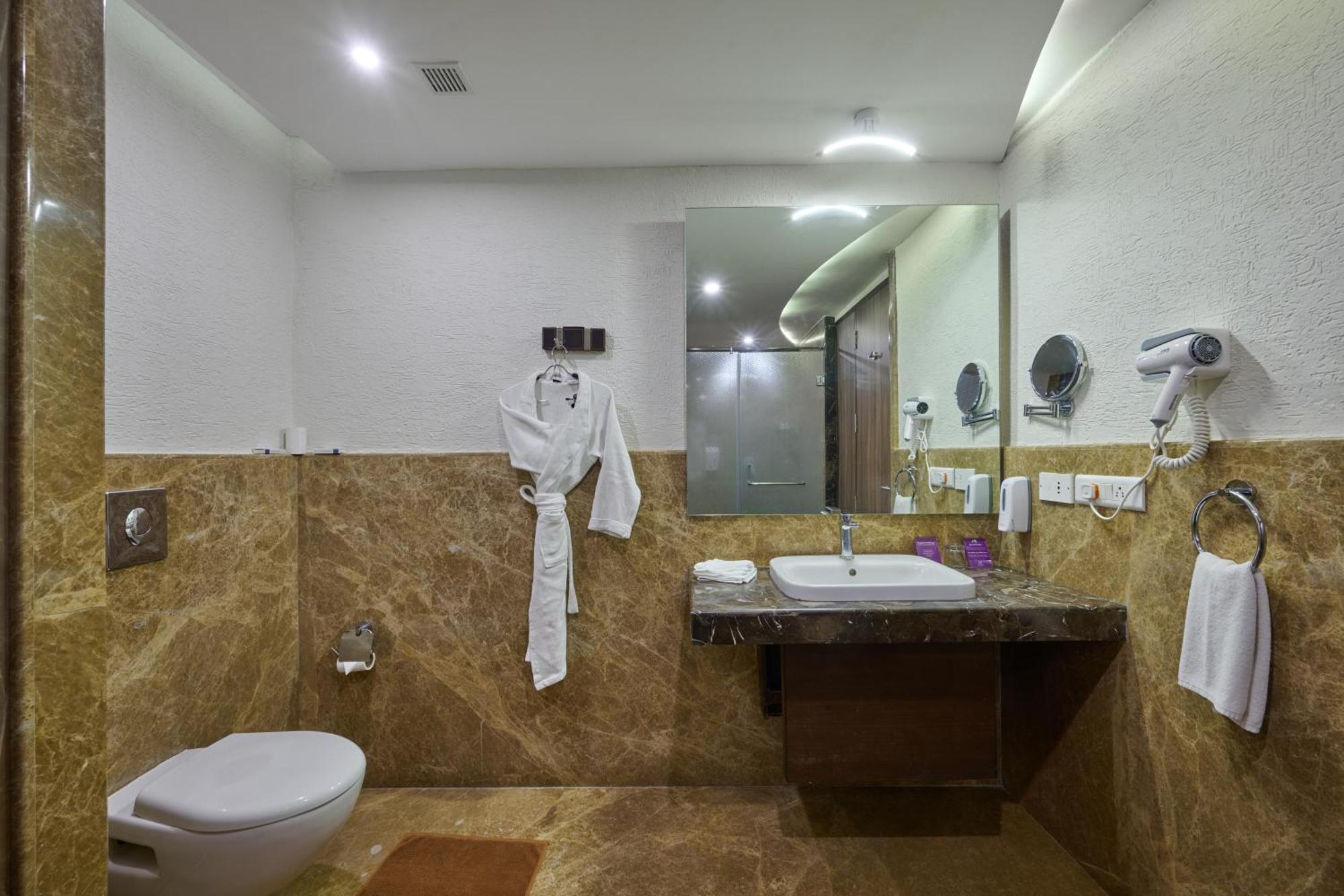 Flora Suite complimentary airport transfers